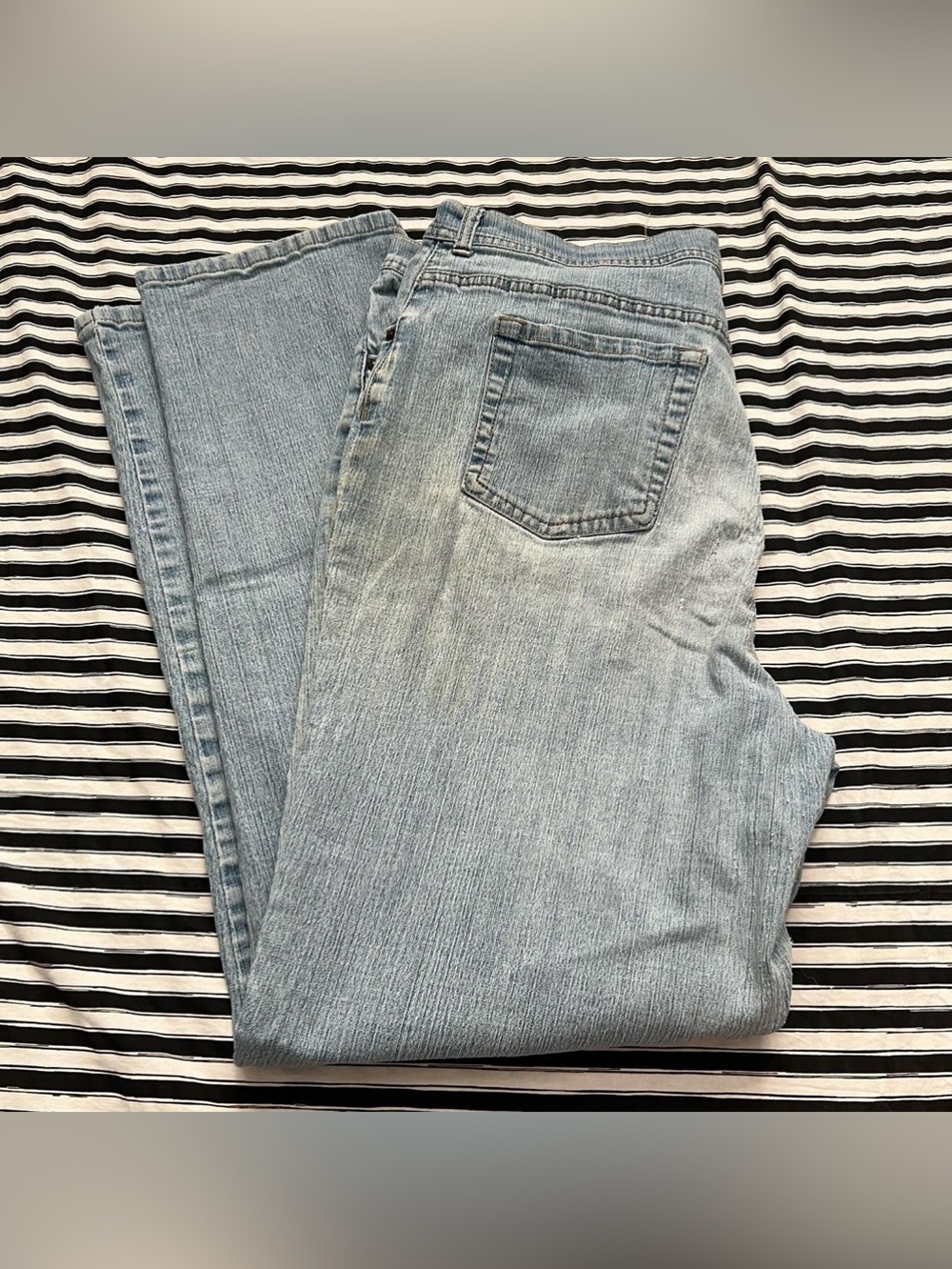 Light Wash Classic Straight Jeans - Light Blue